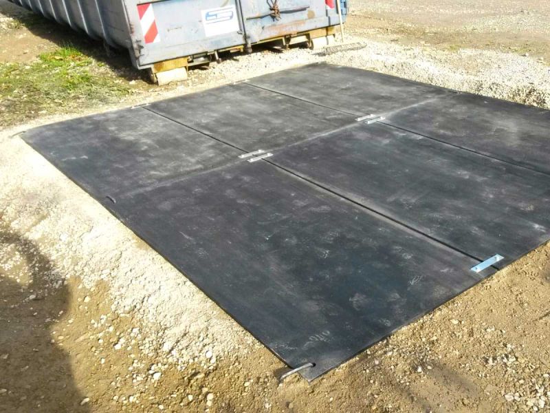 v:tek Fahrplatten aus Kunststoff als Lastverteilplatten und Bodenschutz für Abrollcontainer