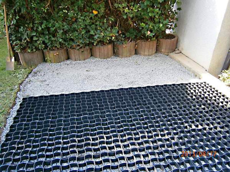 Anlegen eines zusätzlichen PKW-Stellplatz im Vorgarten mit dem Bodengitter BG50