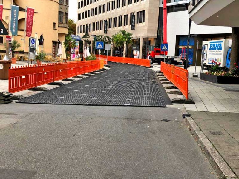 xtek Fahrplatten als Pflasterschutzmatte während der Umgestaltung und Sanierung des Markplatz in Stuttgart