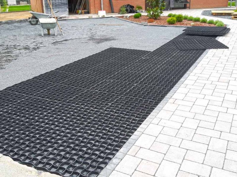 Bodengitter für eine schöne, dekorative Gestaltung von Einfahrt, Hof & PKW Stellplatz mit Schotter