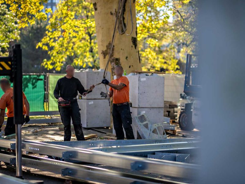 Lastverteilende Bodenschutzplatten als tragfähiger Unterboden zur Errichtung einer temporär genutzten Stahlhalle als Eventzelt
