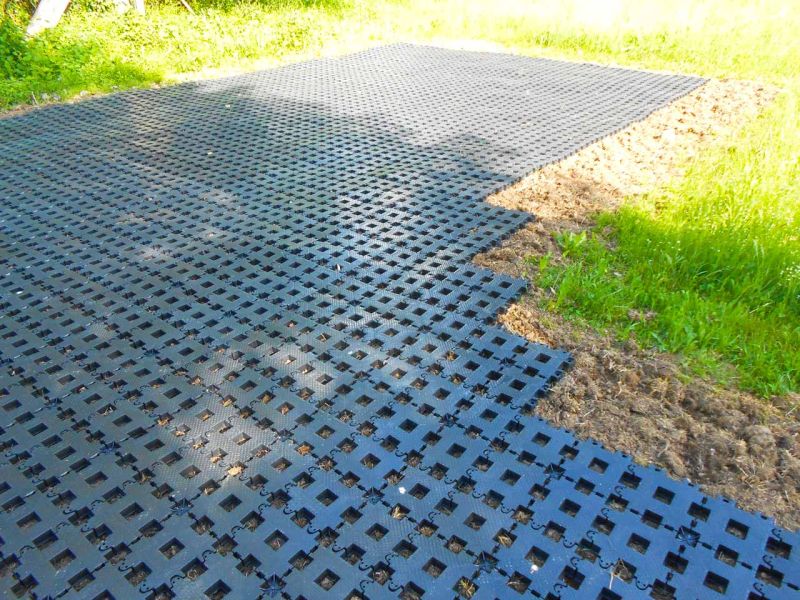 Befestigung einer Rasenfläche als Stellplatz für PKW-Anhänger mit dem Rasengitterstein RGS35