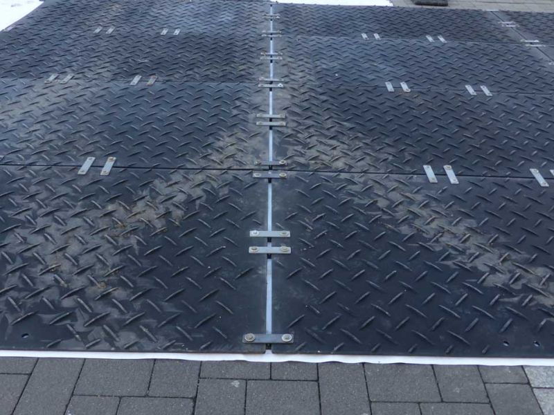 Mobile Baustraße als Pflasterschutz in der Fußgängerzone in Gießen