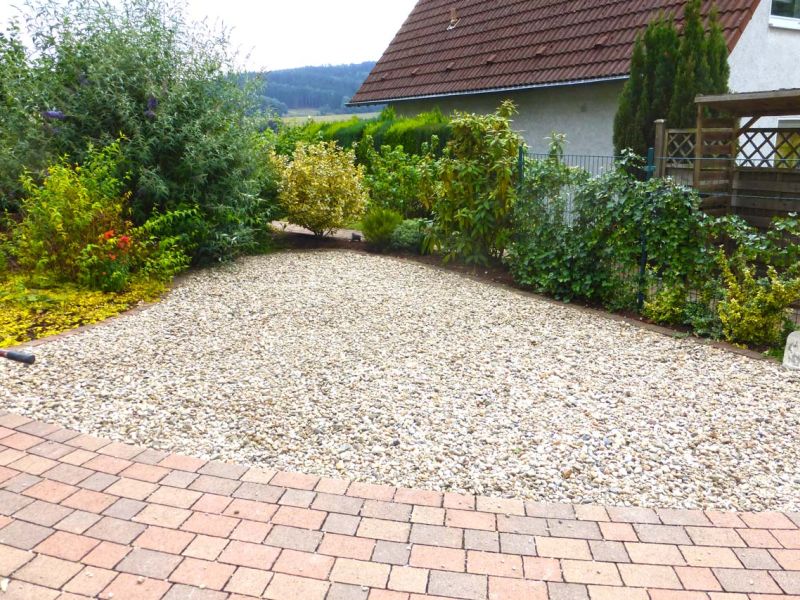 Herstellung eines PKW Stellplatz auf einer schon angelegten Kiesfläche mit dem Kiesgitter KG30