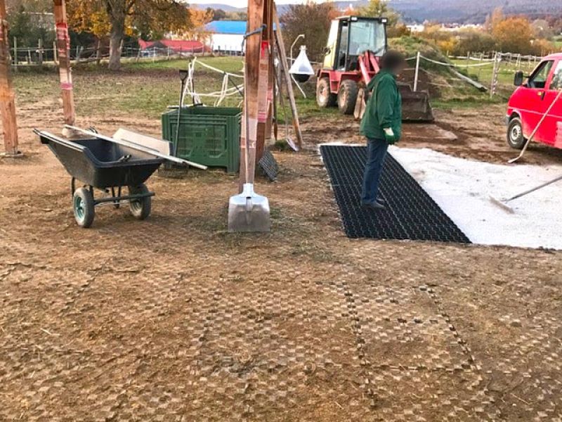 Effektive Bodenbefestigung eines Paddock mit dem Bodengitter BG50