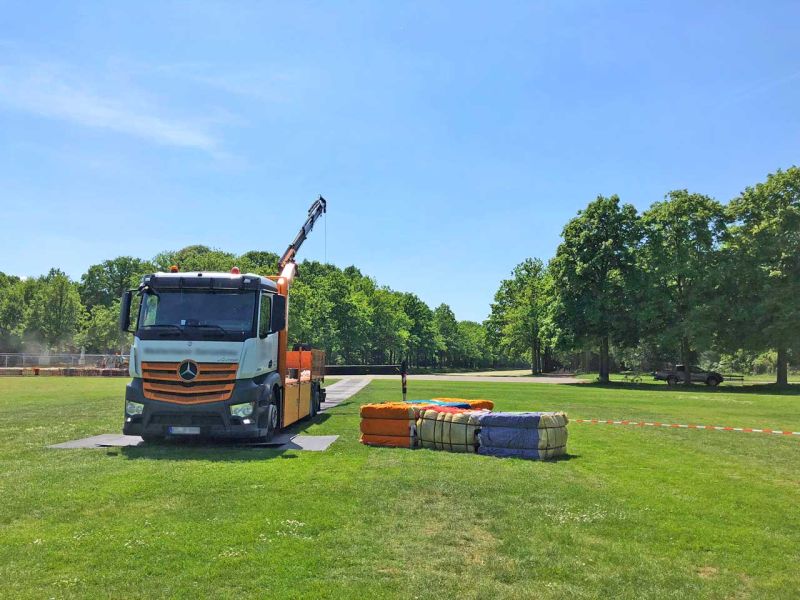Mobile Straßen und temporäre Wege für Fußgänger & Fahrzeuge auf der Documenta in Kassel