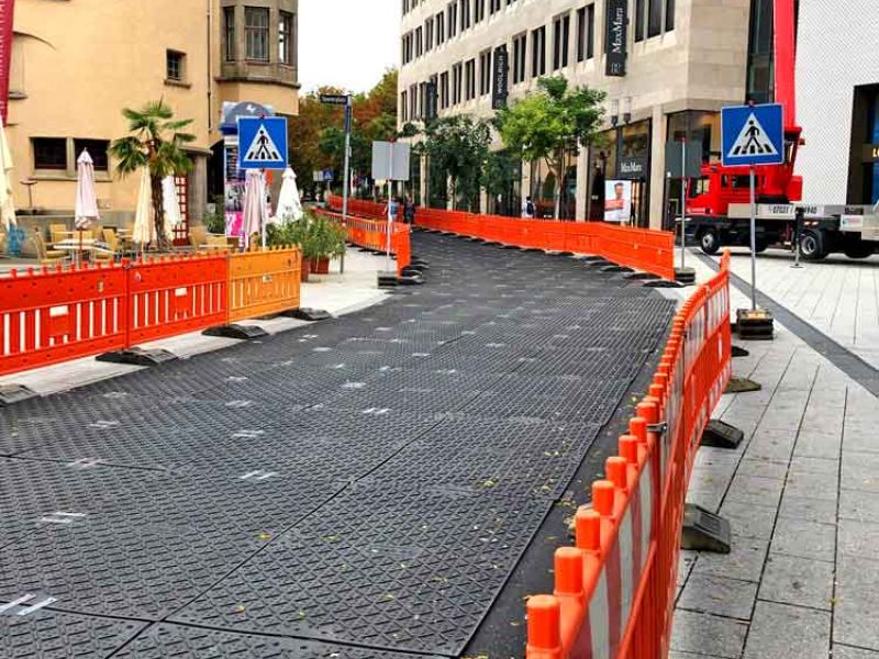 xtek Fahrplatten als Pflasterschutzmatte während der Umgestaltung und Sanierung des Markplatz in Stuttgart