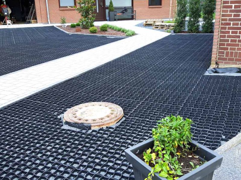 Bodengitter für eine schöne, dekorative Gestaltung von Einfahrt, Hof & PKW Stellplatz mit Schotter