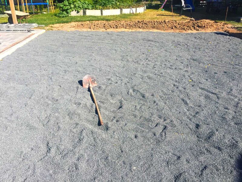 Begrünte Hofeinfahrt & Wohnwagen Stellplatz mit dem Bodengitter BG50 stabilisieren