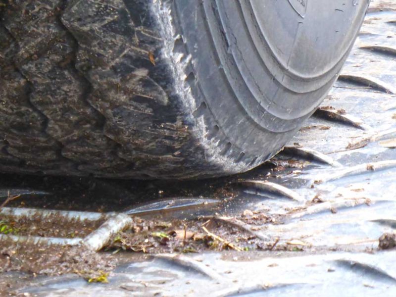 Vermietung mobile Fahrstraße für weiche Böden & Wiesen