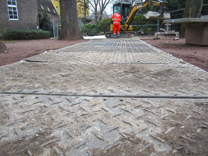 Sanierung einer Deichanlage - Wurzelschutz / Baumwurzelschutz