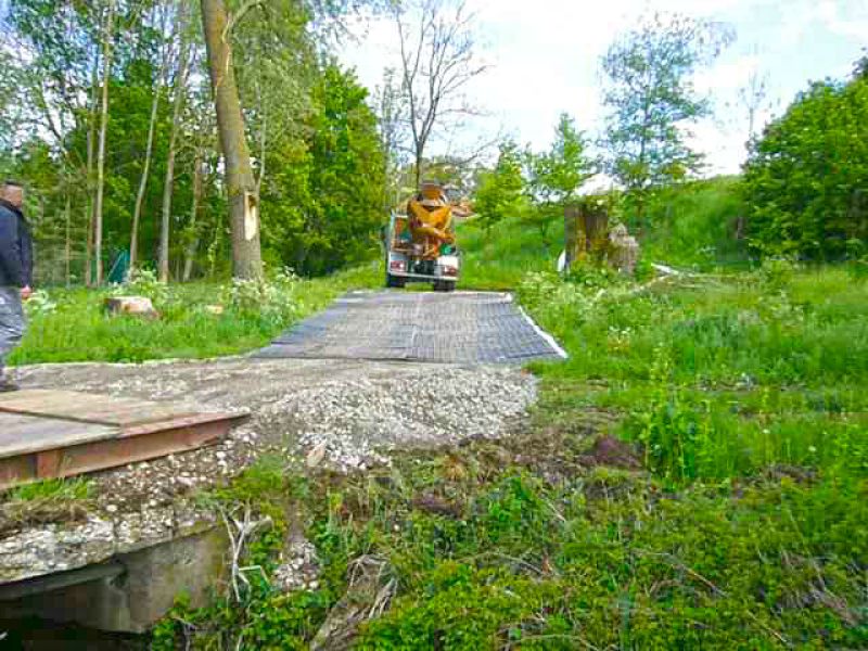 Mobile Baustraße für einen Freileitungsbau in Ulm