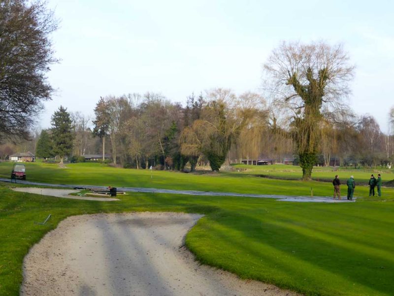 Baustraße zur Teichentschlammung im Golfplatzbau bzw. Golfplatzpflege