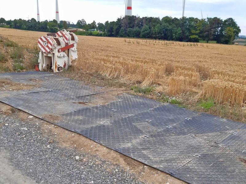 x:tek Hochleistungs - Fahrplatte aus Kunststoff mobile Baustrasse Windkraftanlage