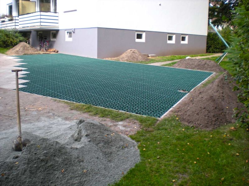 Neugestaltung eines begrünten Mieterparkplatz mit dem Bodengitter BG50