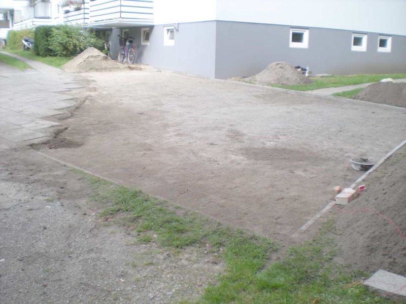 Neugestaltung eines begrünten Mieterparkplatz mit dem Bodengitter BG50