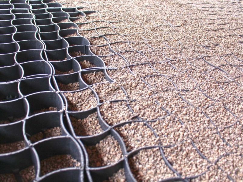 Herstellung eines Steinteppich im Carport mit dem Bodengitter BG50