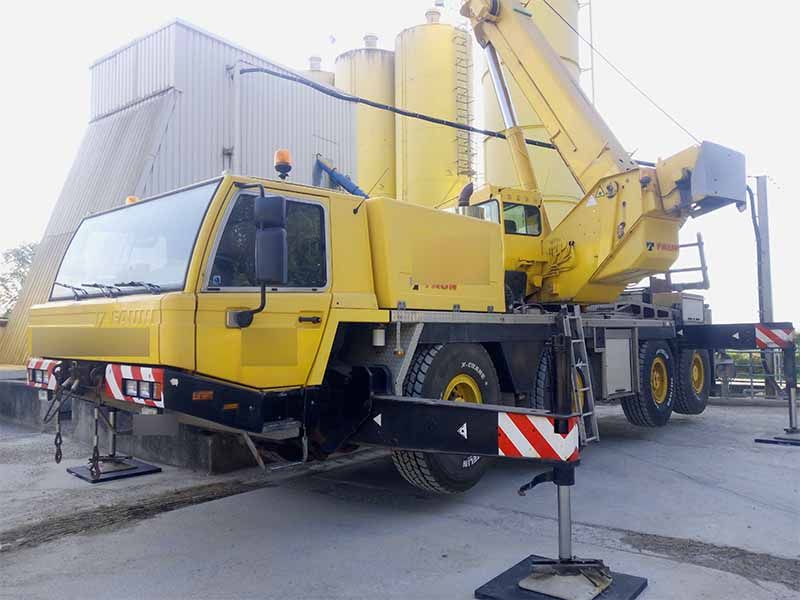 Kranplatten aus Kunststoff zum Abstützen eines Mobilkran beim Heben von Betonelementen