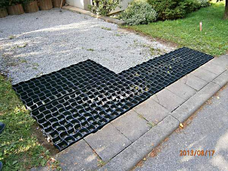 Anlegen eines zusätzlichen PKW-Stellplatz im Vorgarten mit dem Bodengitter BG50