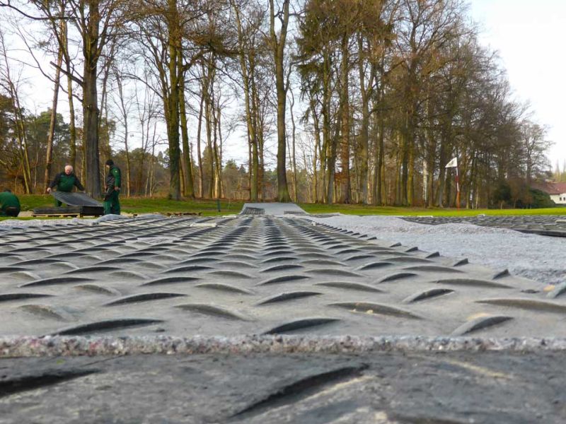 Baustraße zur Teichentschlammung im Golfplatzbau bzw. Golfplatzpflege
