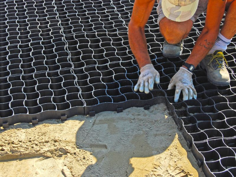 Bodengitter BG50 zur Herstellung eines befestigten Weg für Fahrzeuge und Anhänger auf Sand