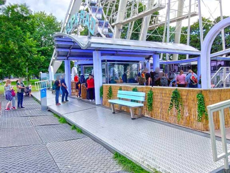 Fahrplatten als Eventboden zum Rasenschutz und Herstellung eines matschfreien Fußweg und Zuschauerfläche vor dem Europarad in Köln