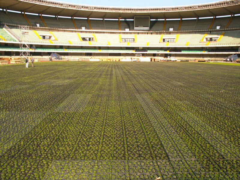 Rasenschutz für ein Event im Fussballstadion mit dem Rasengitter RG24