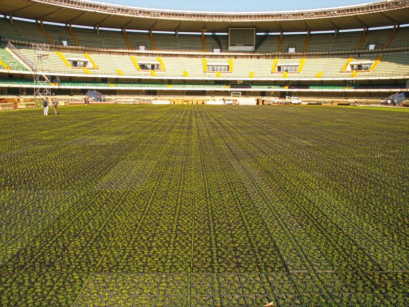 Rasenschutz für ein Event im Fussballstadion mit dem Rasengitter RG24