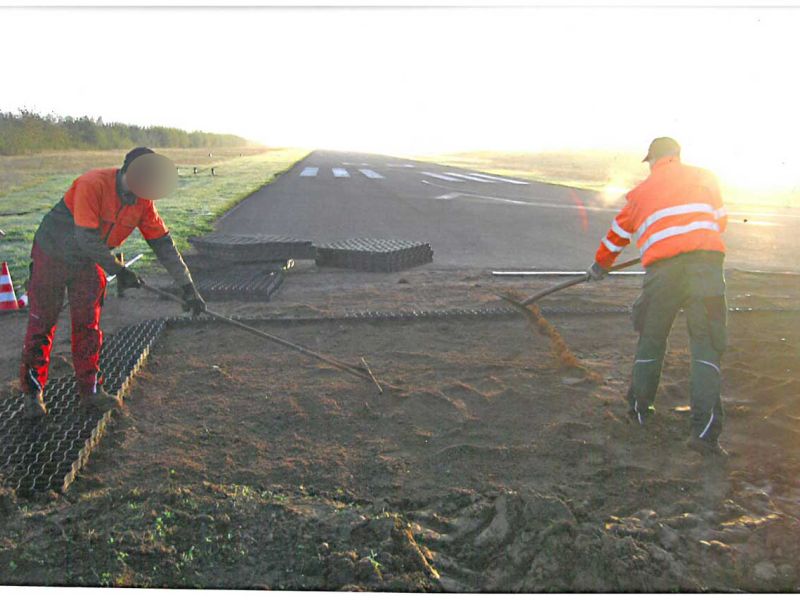 Verlängerung der Auslaufzone einer Flugplatz Landebahn mit dem Bodengitter BG50