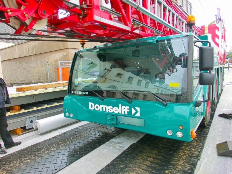 Bodenschutzplatten als Stellfläche für einen Autokran