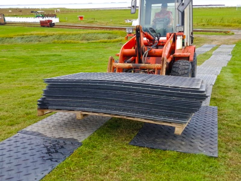 Baustelle Hallig Oland stek48 Hochleistungs Bodenschutzplatte 01 referenz
