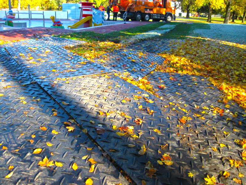 Mobile Baustraße zur Sanierung des Freibad Garching