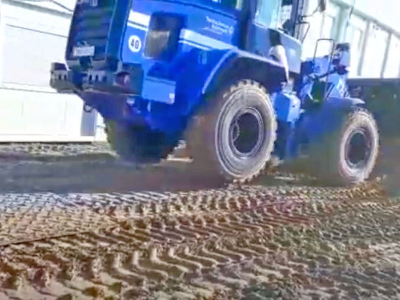 Fahrwegplatten als Bodenschutzmassnahme zur Zwischenlagerung bzw Umlagerung von kontaminierten Bodenmaterialien zur Altlastensanierung durch das THW referenz