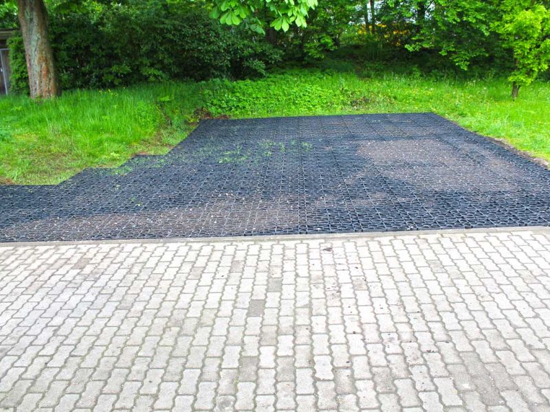 Verlegung des Rasengitter RG24 ohne Unterbau für eine Stellplatz und Wendefläche