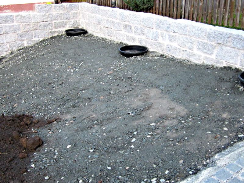 Herstellen eines unversiegelten Hof mit dem Bodengitter BG50