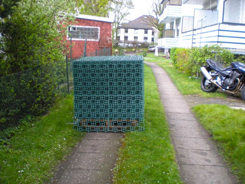 Neugestaltung eines begrünten Mieterparkplatz mit dem Bodengitter BG50