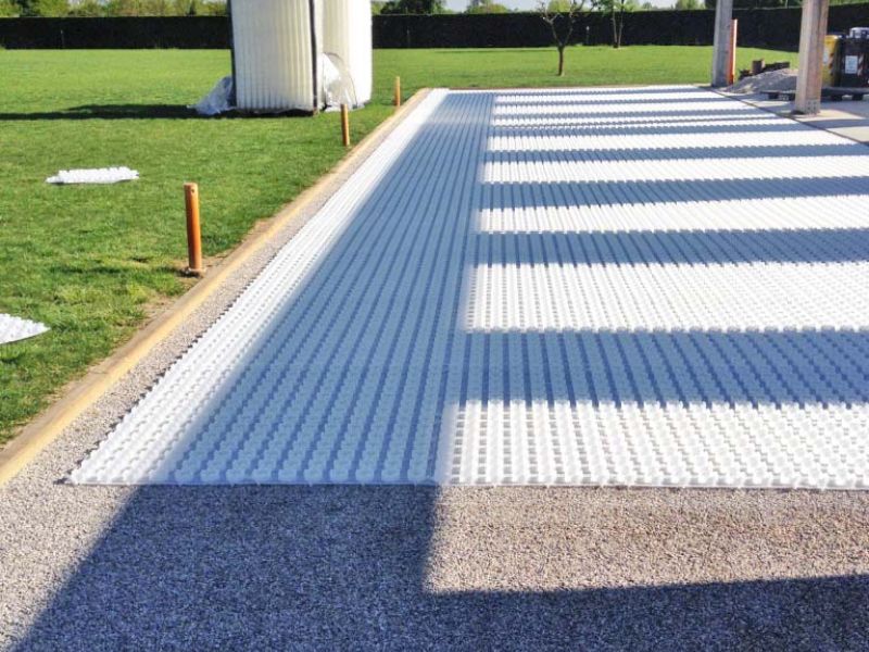 Anlegen eines stabilisierten Kiesweg im Garten mit dem Kiesgitter KG30