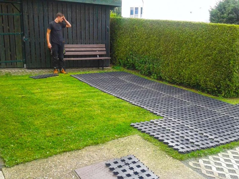 PKW-Stellplatz neu anlegen mit dem Kunststoff Rasengitterstein RGS35