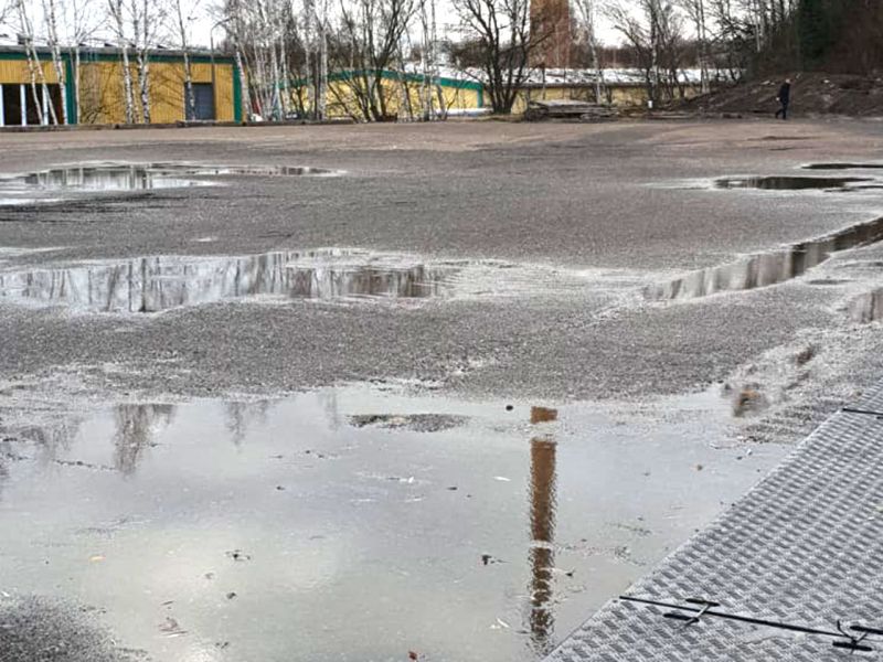 Temporäre Lagerfläche zum befahren mit Transportfahrzeugen mit den e:tek PRO Langen Fahrplatten