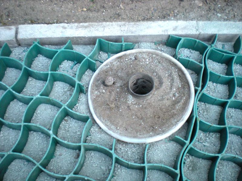 Neugestaltung eines begrünten Mieterparkplatz mit dem Bodengitter BG50