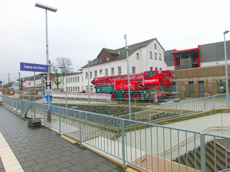 Bodenschutzplatten als Stellfläche für einen Autokran