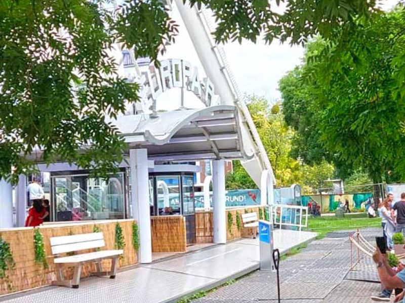 Fahrplatten als Eventboden zum Rasenschutz und Herstellung eines matschfreien Fußweg und Zuschauerfläche vor dem Europarad in Köln