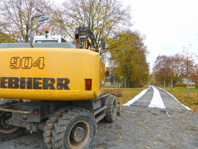Fahrplatten als mobile Baustraße im Rohrleitungsbau in Giessen