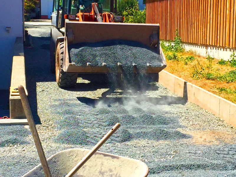 Begrünte Hofeinfahrt & Wohnwagen Stellplatz mit dem Bodengitter BG50 stabilisieren