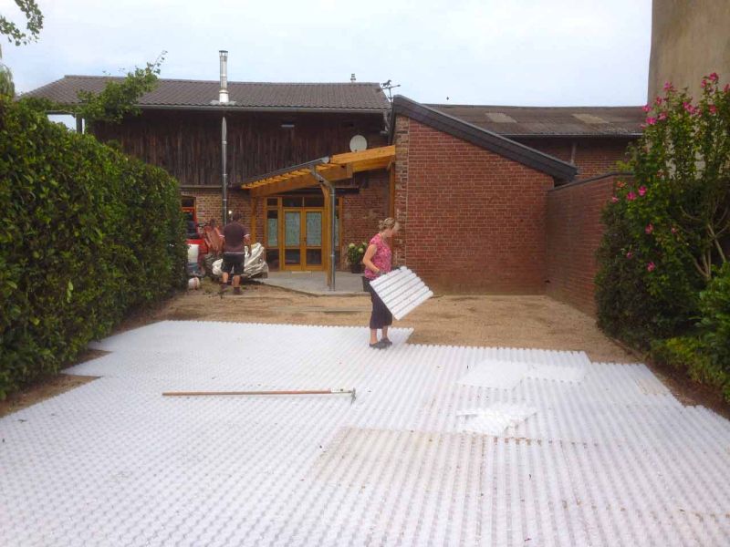 Kiesstabilisierung eines Hof und Einfahrt mit dem Kiesgitter KG30