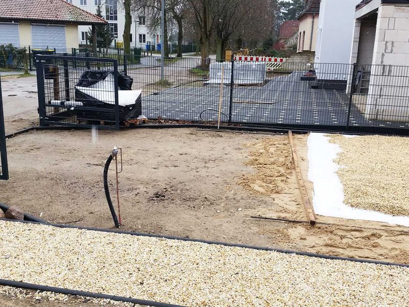 Hauseingang & Hofeinfahrt in Kieswege umgestalten mit den Kieswaben KW30