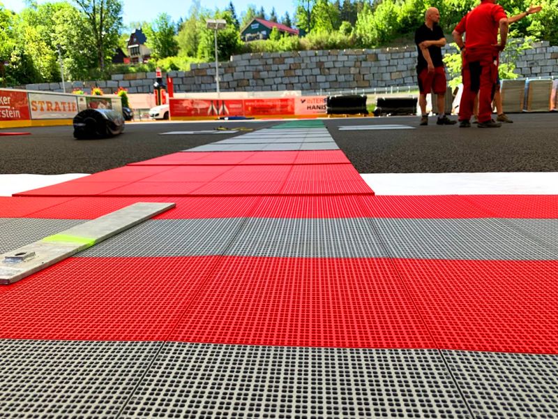 Multi Sportbobden MSB10 als Eventboden und Veranstaltungsfläche für die Sommersaison in der Schierker Feuerstein Arena
