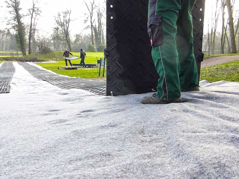 Baustraße zur Teichentschlammung im Golfplatzbau bzw. Golfplatzpflege