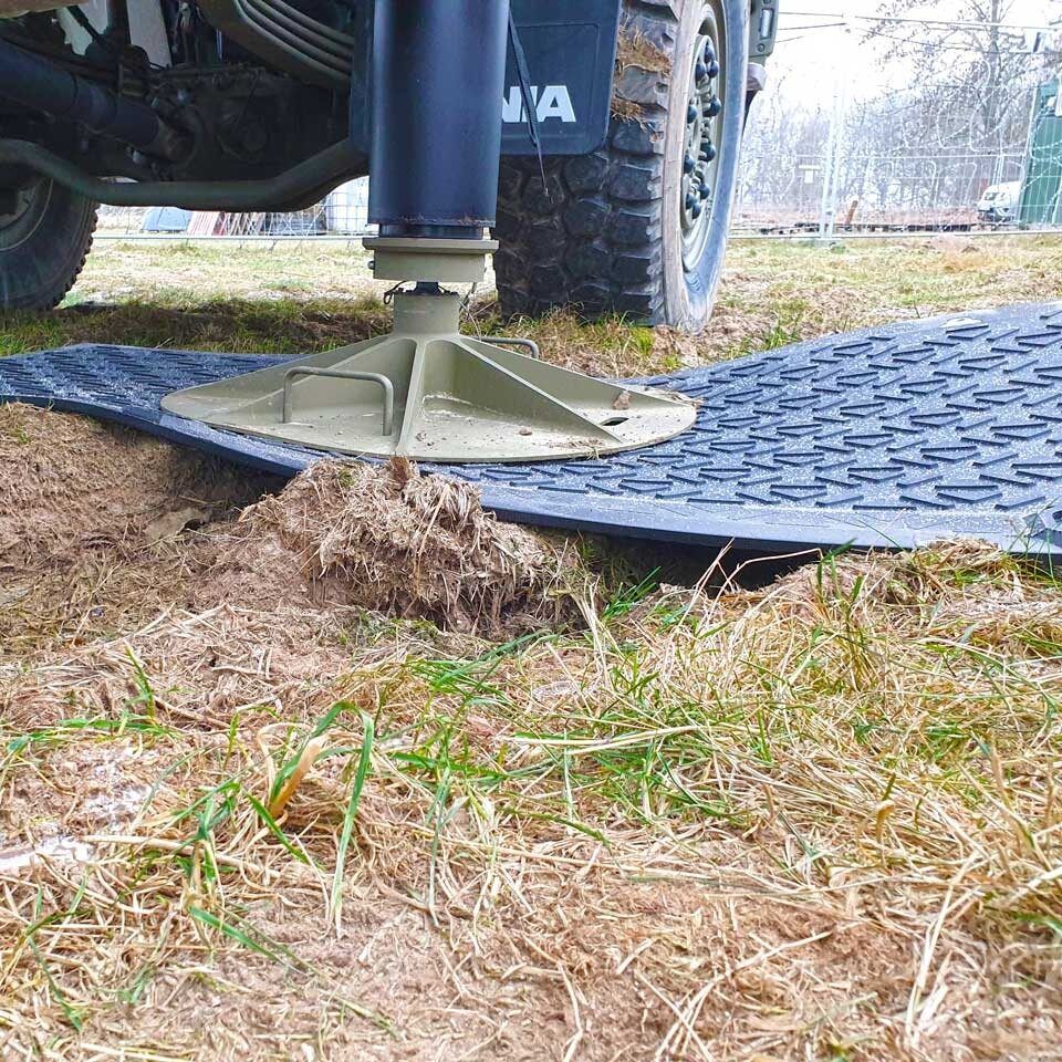 MaxiTrack · 1800 x 900 mm · 40 kg leicht · bis zu 130 t belastbar · Overlapping-Verbund-System · Beidseitig Profiliert · Einsetzbar als Mobile Baustrasse, Fahrstrasse & Plattform