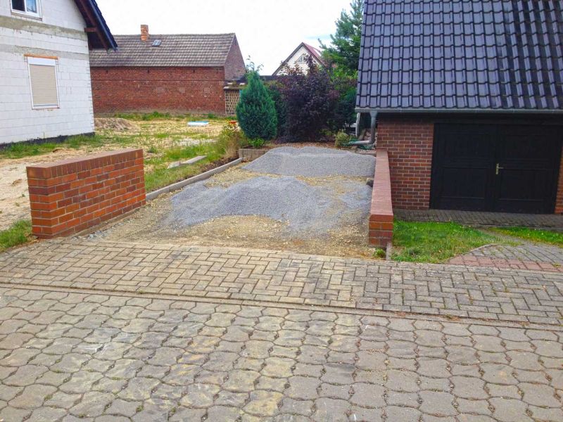 Verlegung des Kiesgitter KG30 zur unversiegelten Befestigung eines Hof